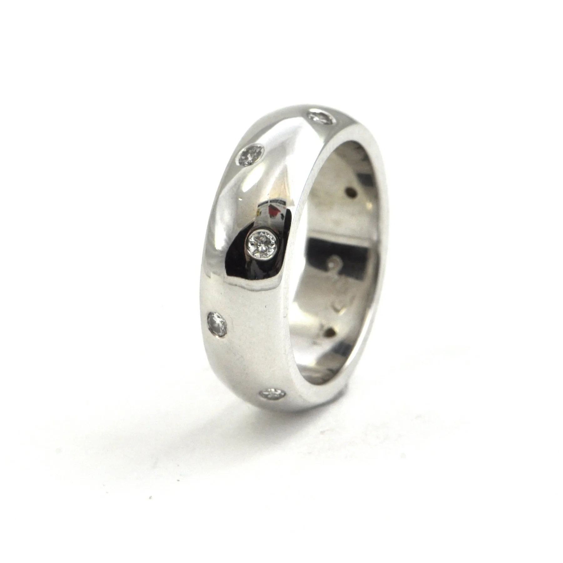 0.30 ct Diamond band in 18k white gold