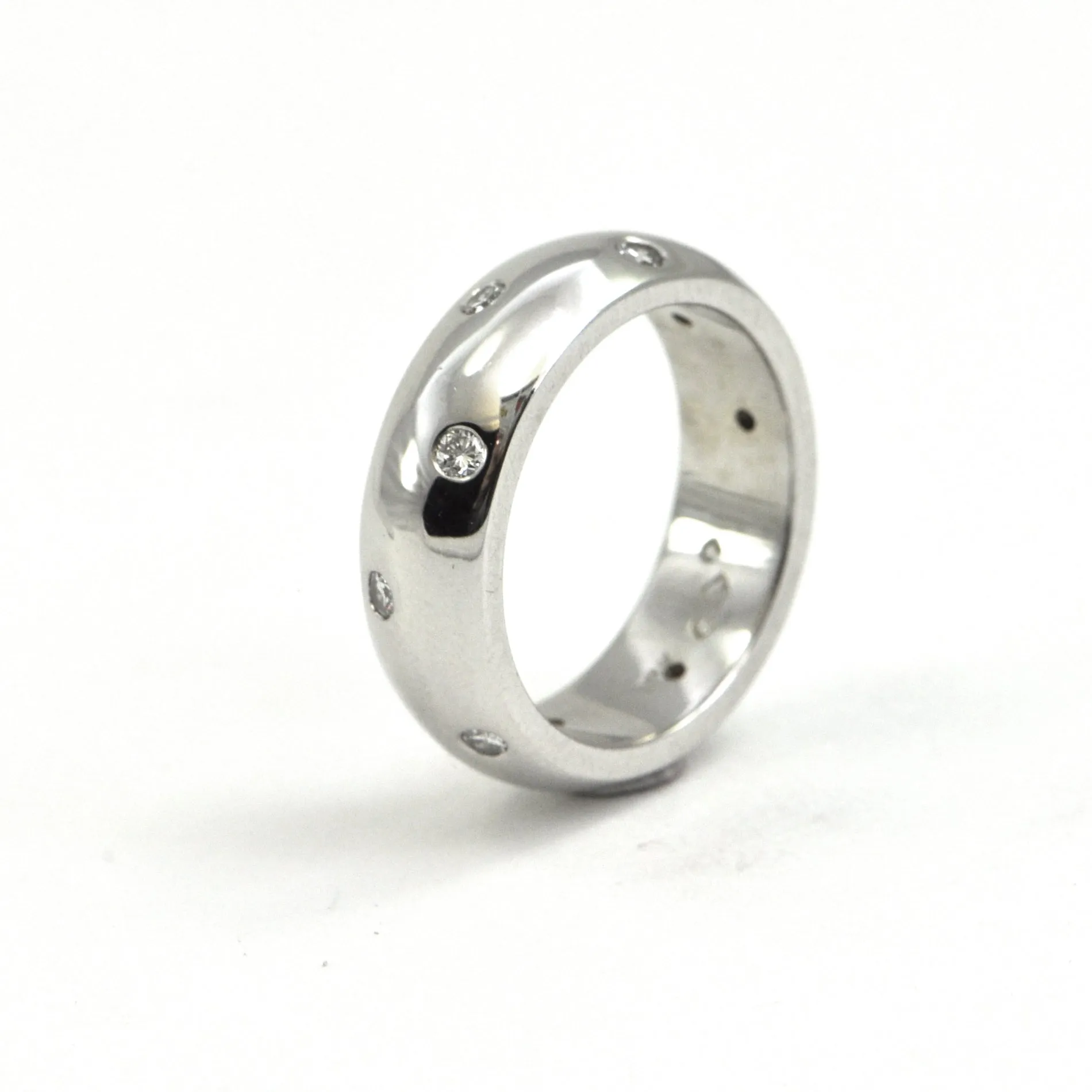 0.30 ct Diamond band in 18k white gold