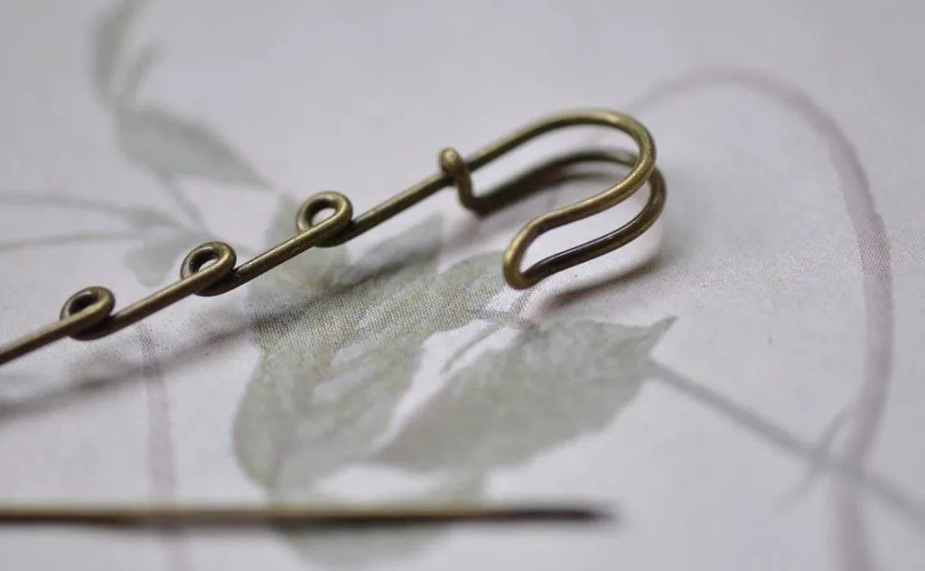 10 pcs Antique Bronze 4 Loops Kilt Safety Pins Brooch A2994
