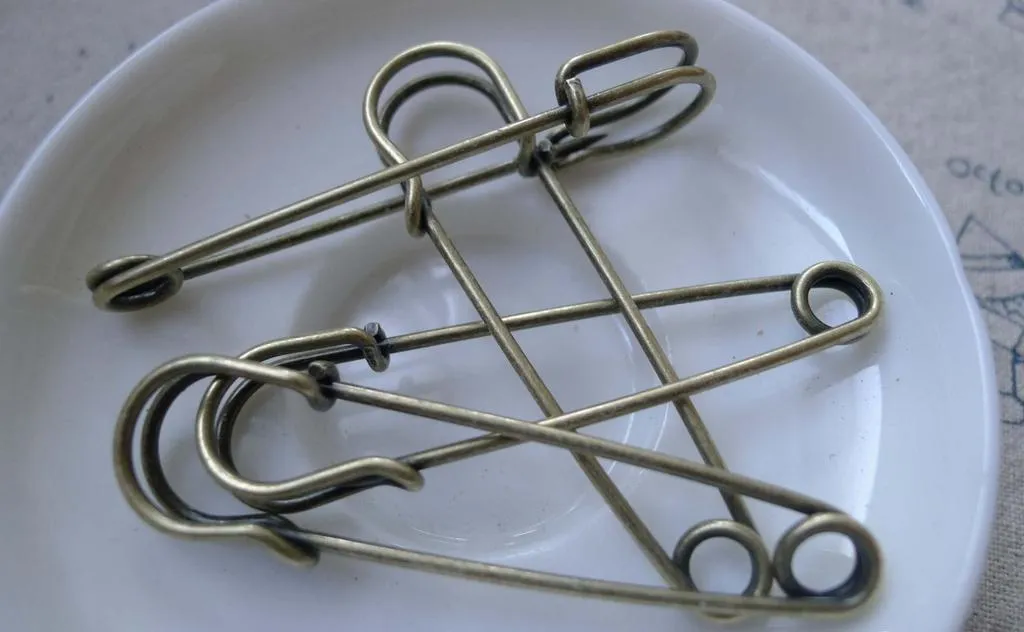 10 pcs Antique Bronze Kilt Safety Pins Broochs A7640