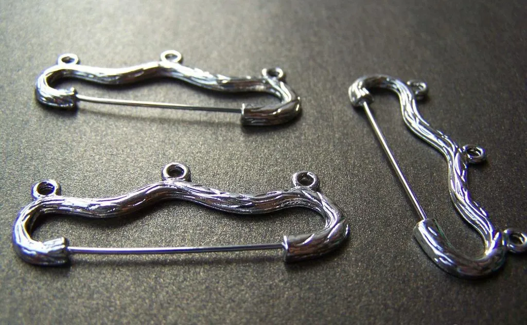 10 pcs Antique Silver Three Loops Bow Safety Pins Broochs A1778
