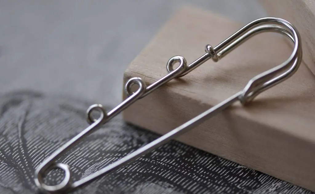 10 pcs Silvery Gray Kilt Shawl Pins 3 Loops Brooch 65mm A3382