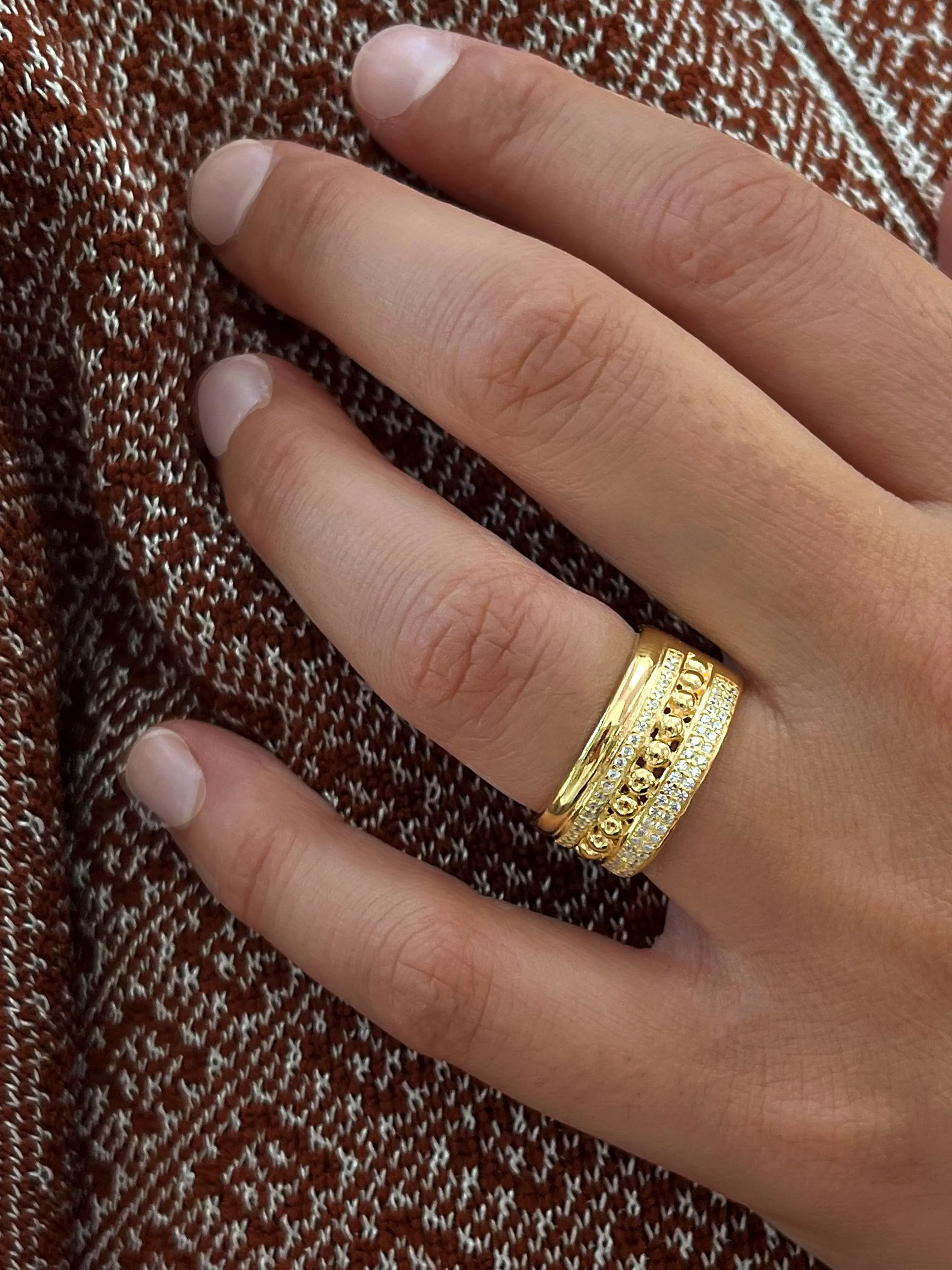 18k yellow gold ring assembled with zirconium oxide