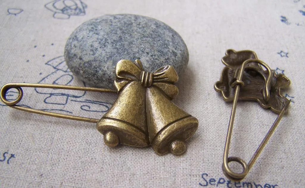 6 pcs Antique Bronze Jingle Bell Safety Pins Broochs A2882
