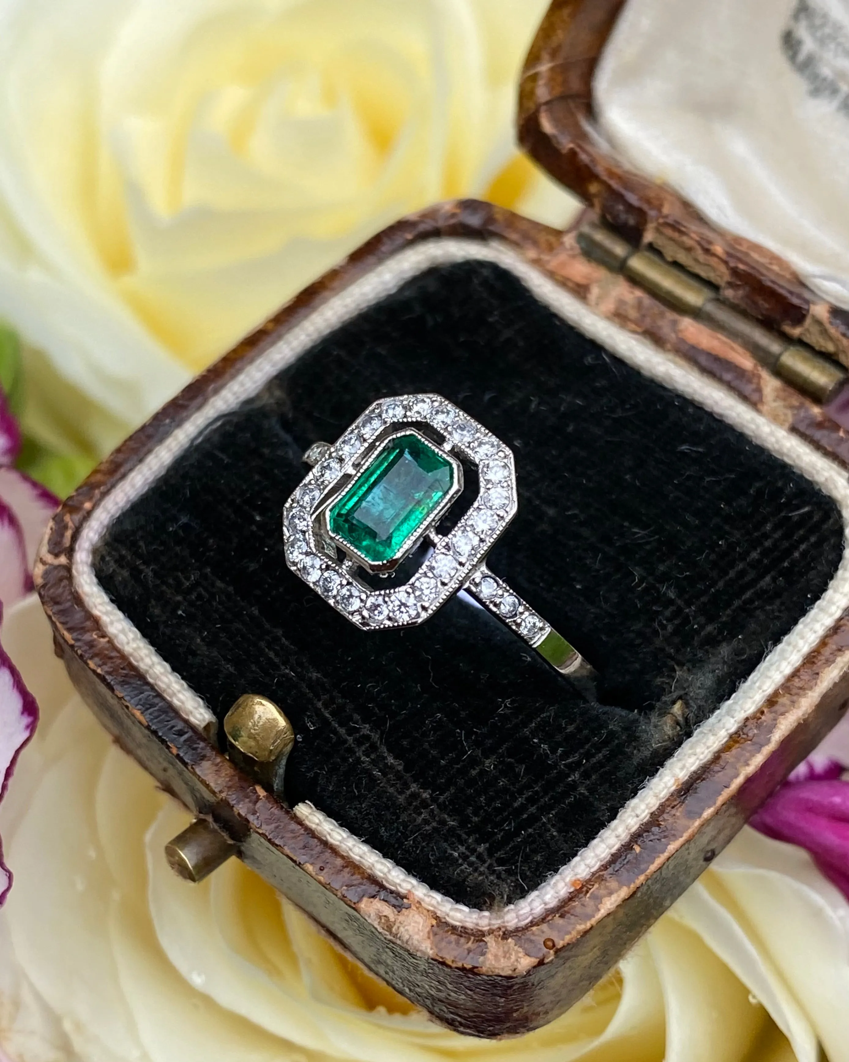 Art Deco Emerald and Diamond Platinum Ring 0.25ct   0.85ct