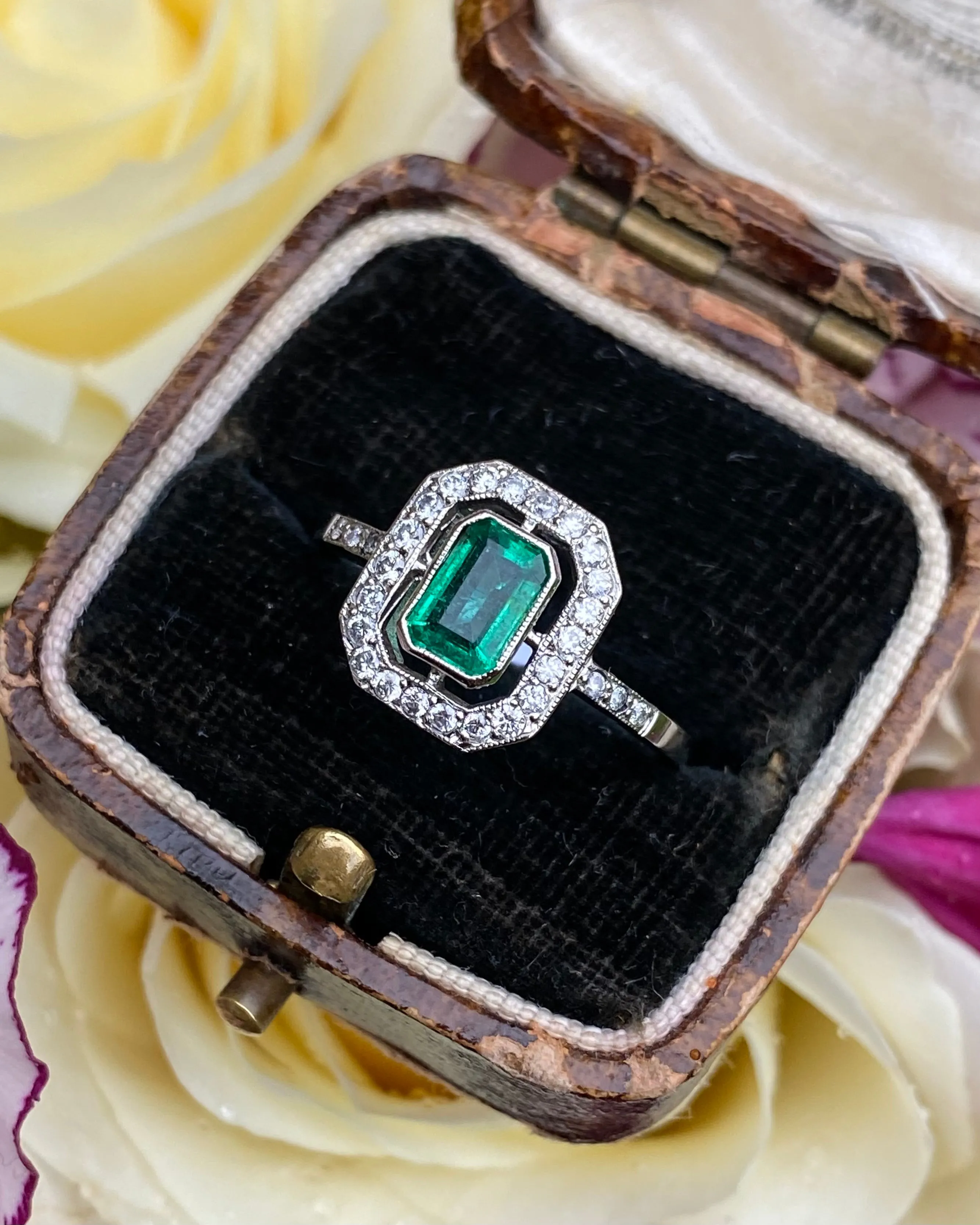 Art Deco Emerald and Diamond Platinum Ring 0.25ct   0.85ct