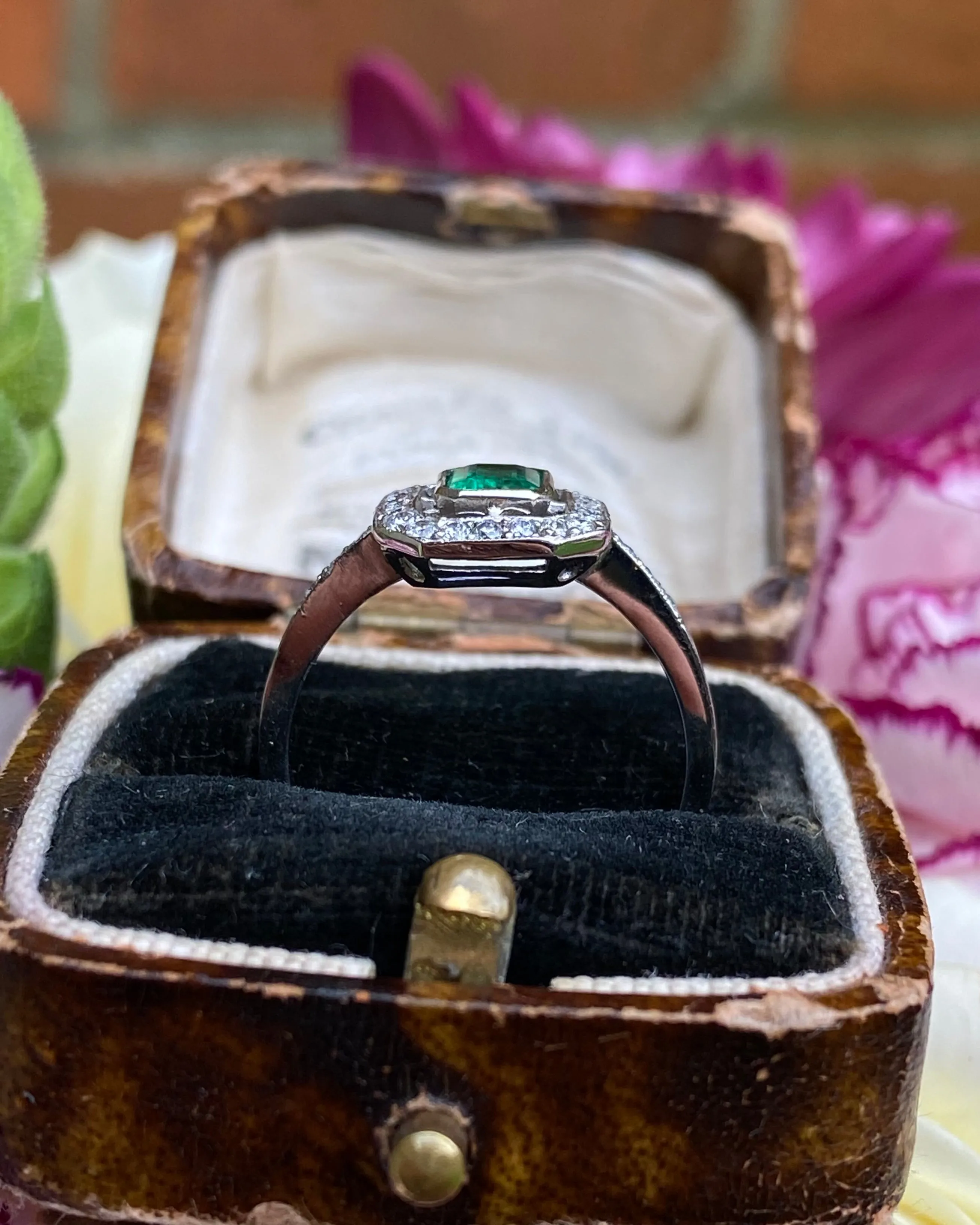 Art Deco Emerald and Diamond Platinum Ring 0.25ct   0.85ct