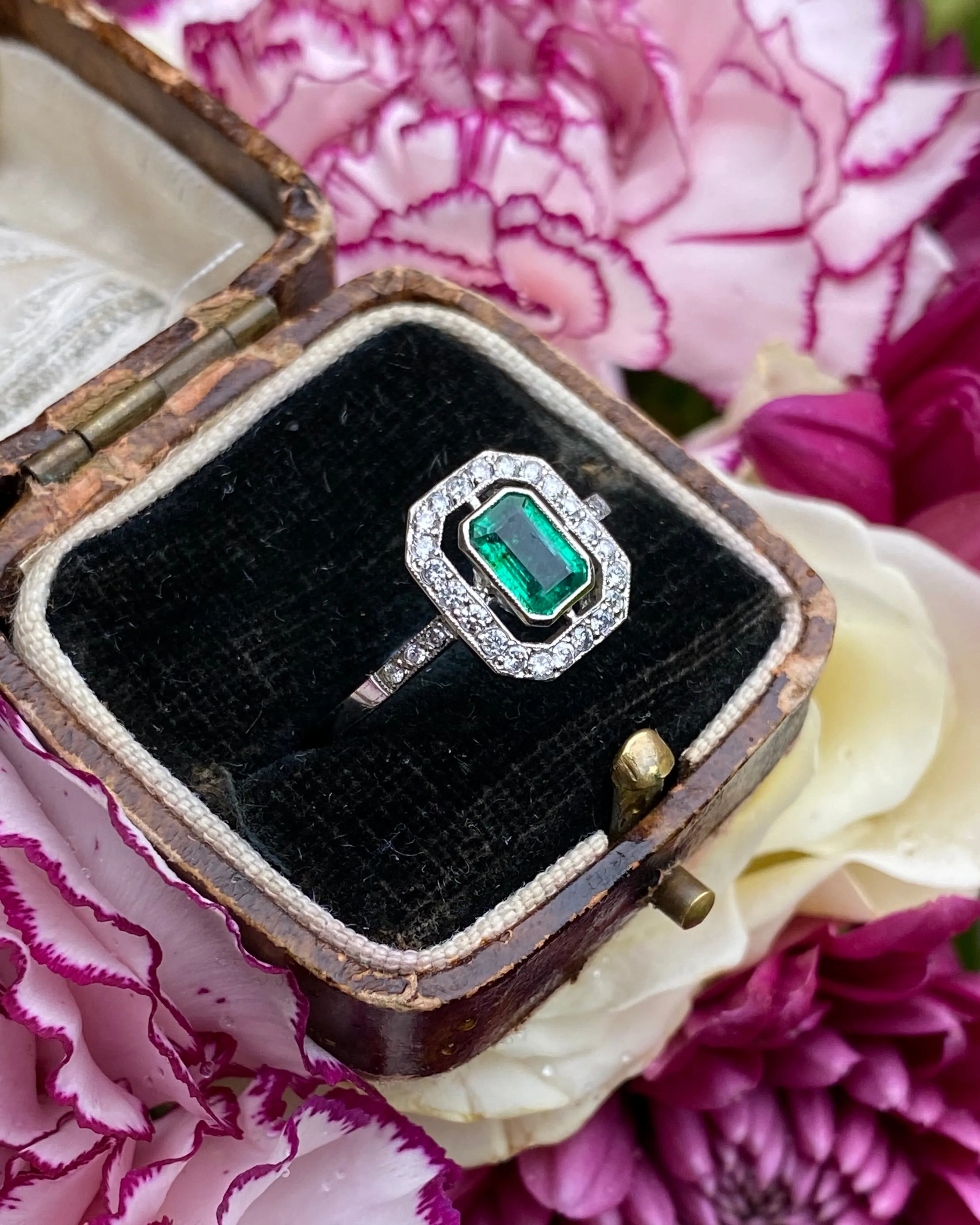 Art Deco Emerald and Diamond Platinum Ring 0.25ct   0.85ct