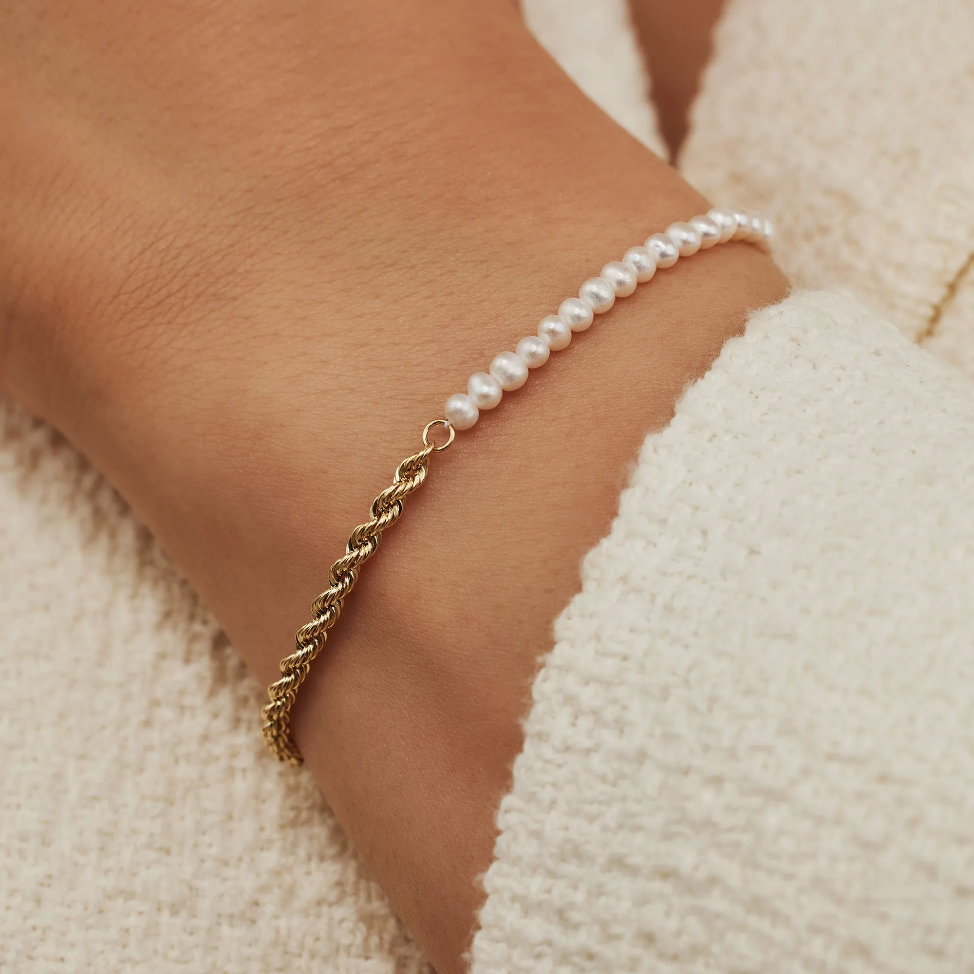 Belleville Nova 14 karat gold bracelet with freshwater pearls