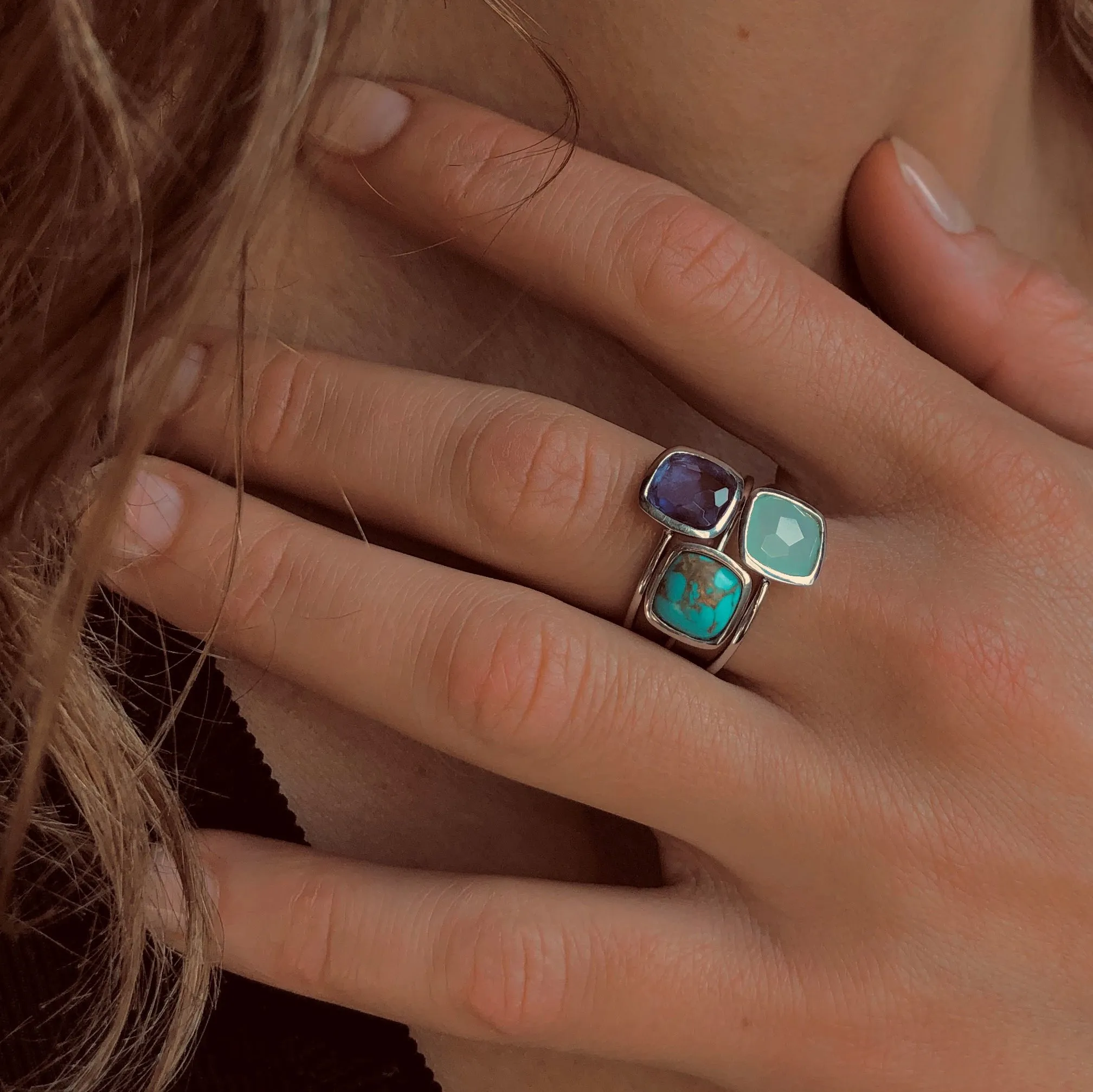 Composition of rings in Rhodium-plated 925 Silver assembled with Tanzanite