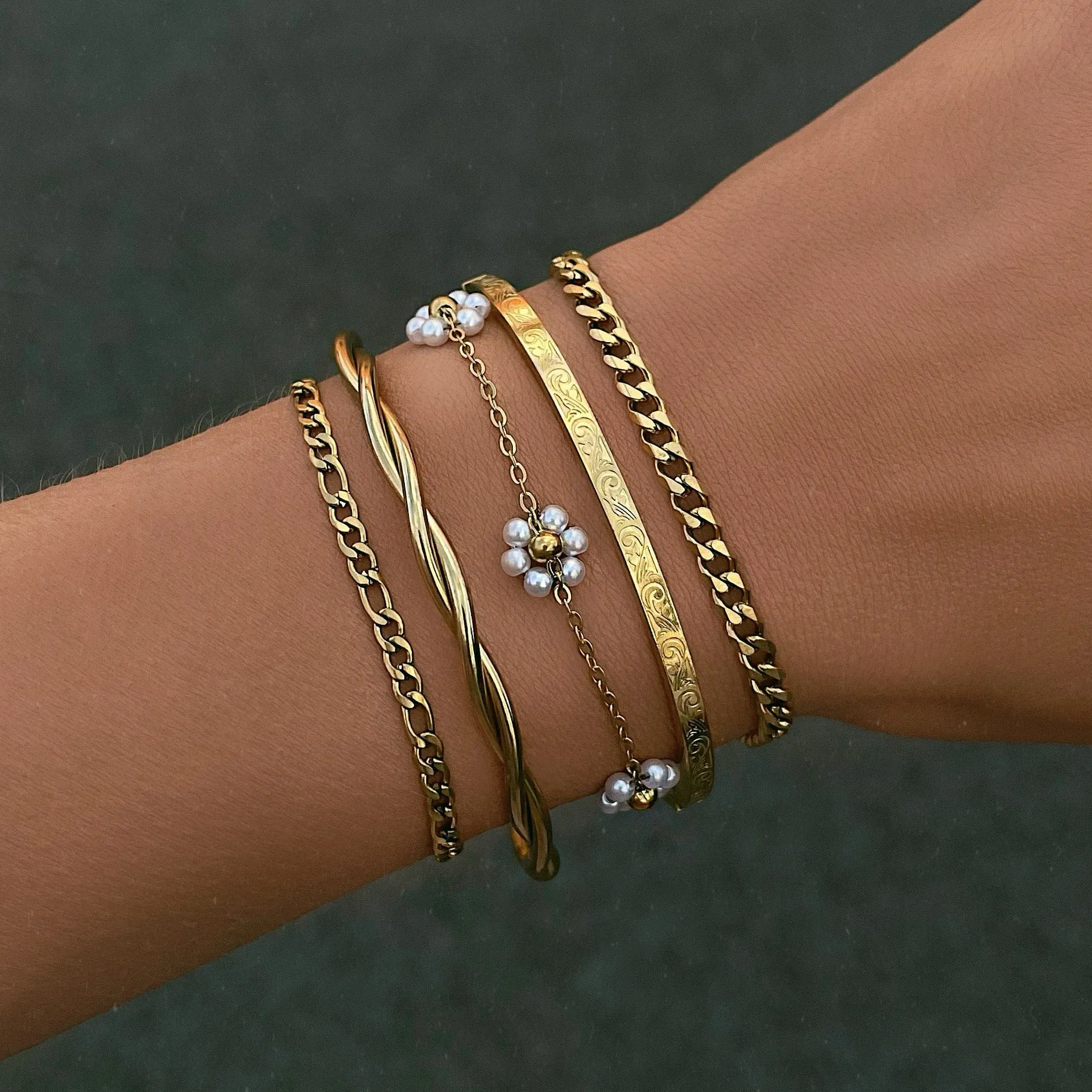 Dainty Figaro Bracelet