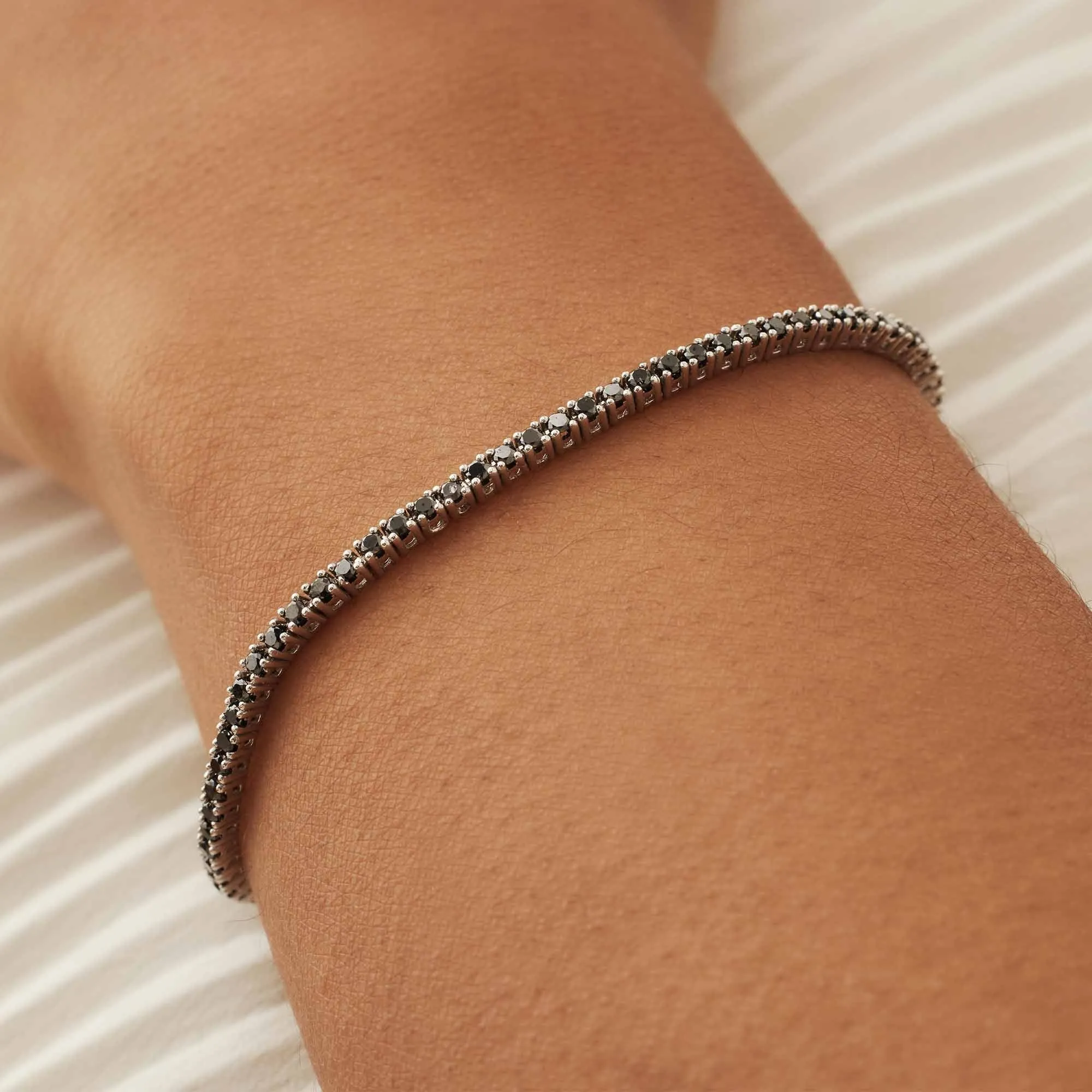 De la Paix Cecile 14 karat white gold bracelet with diamond 1.47 ct