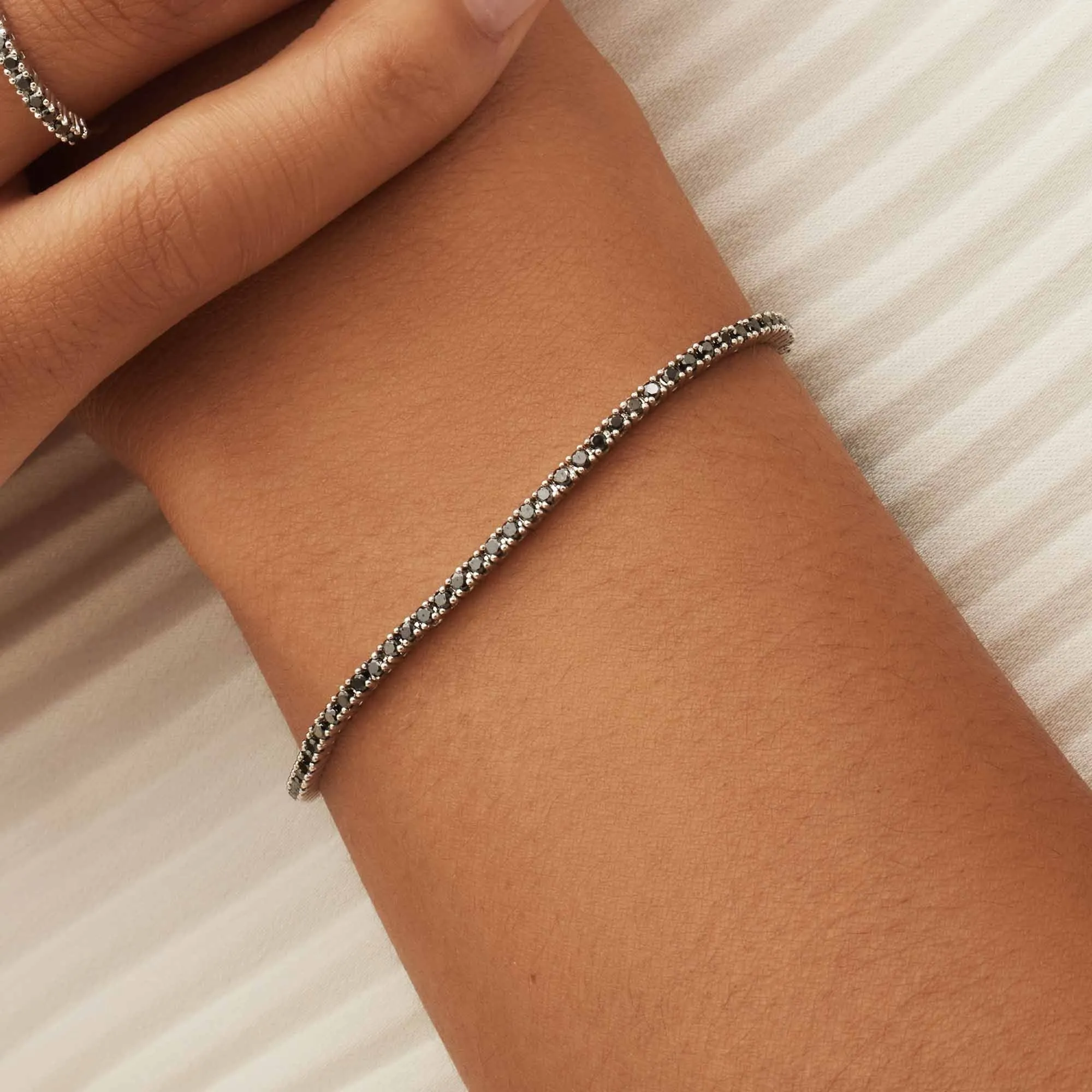 De la Paix Cecile 14 karat white gold bracelet with diamond 1.47 ct