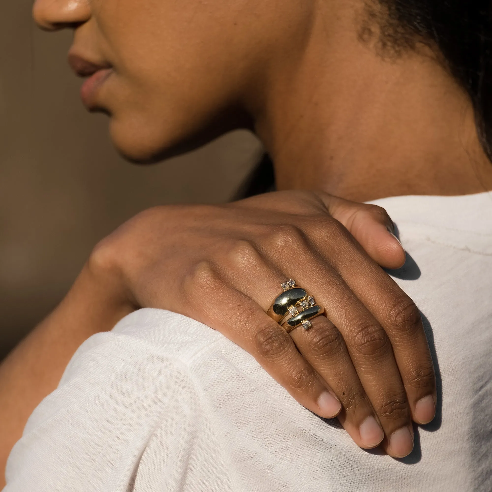 Demi Globe Plus 3 Ovals Ring