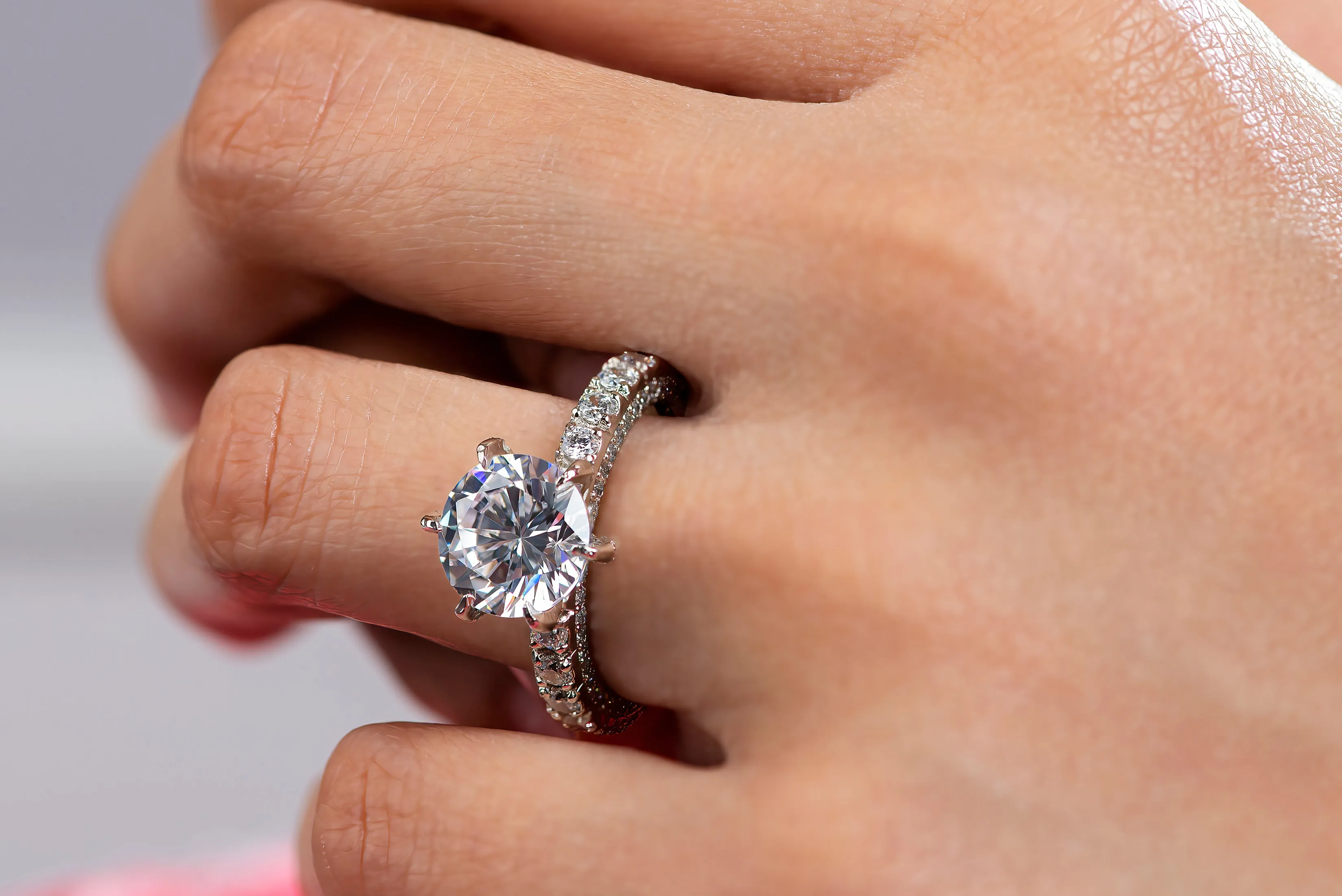DIVINE SPARK MOISSANITE RING