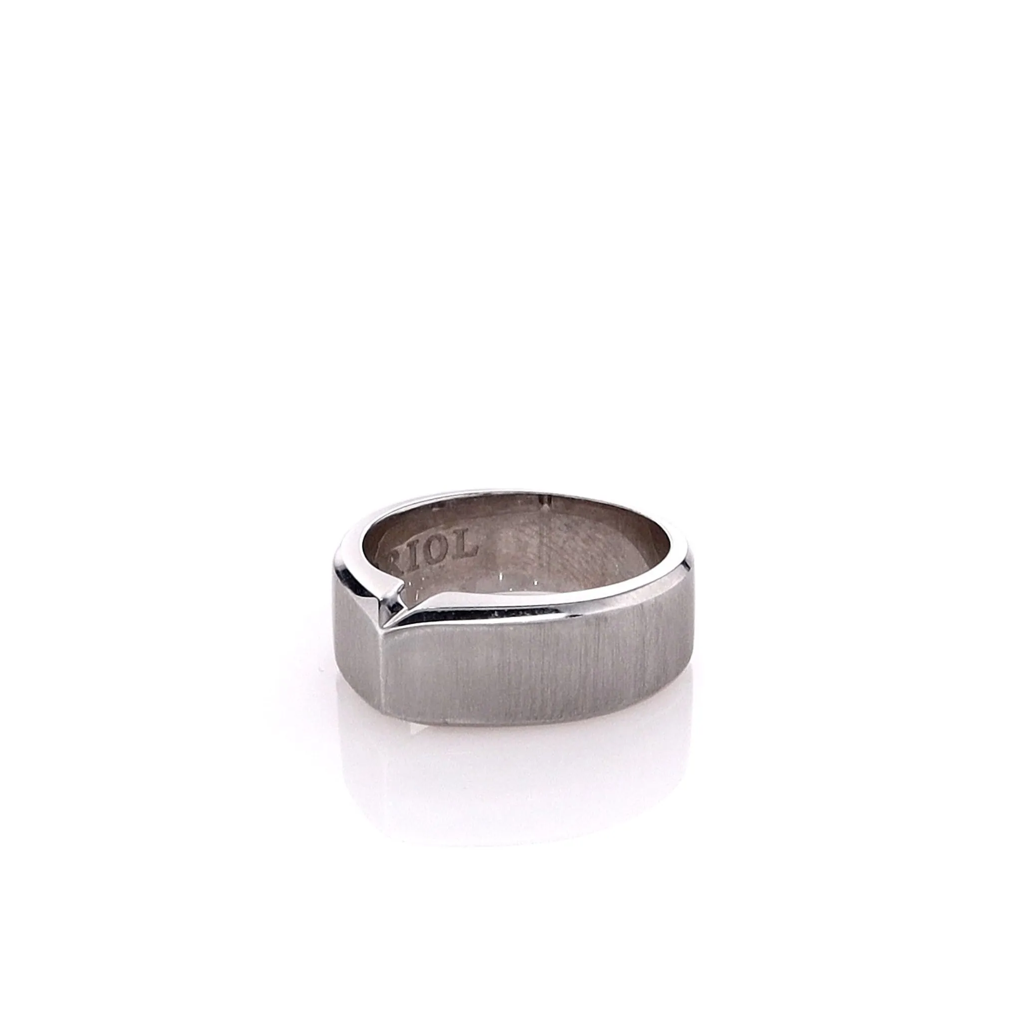 Estate Charriol 18k White Gold Brushed Design With Pinched Top Ring