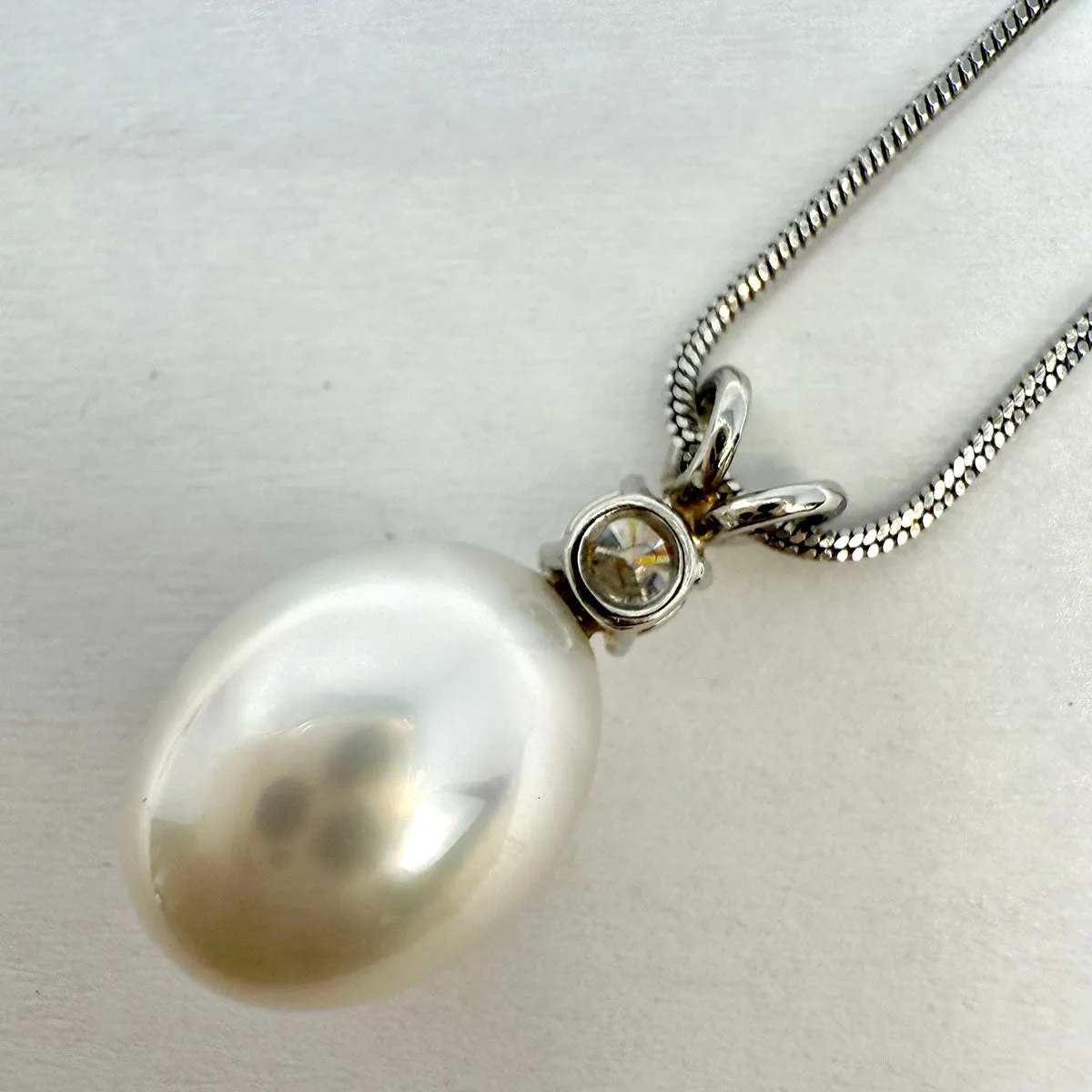 Platinum Necklace with Pearl and Diamond Pendant