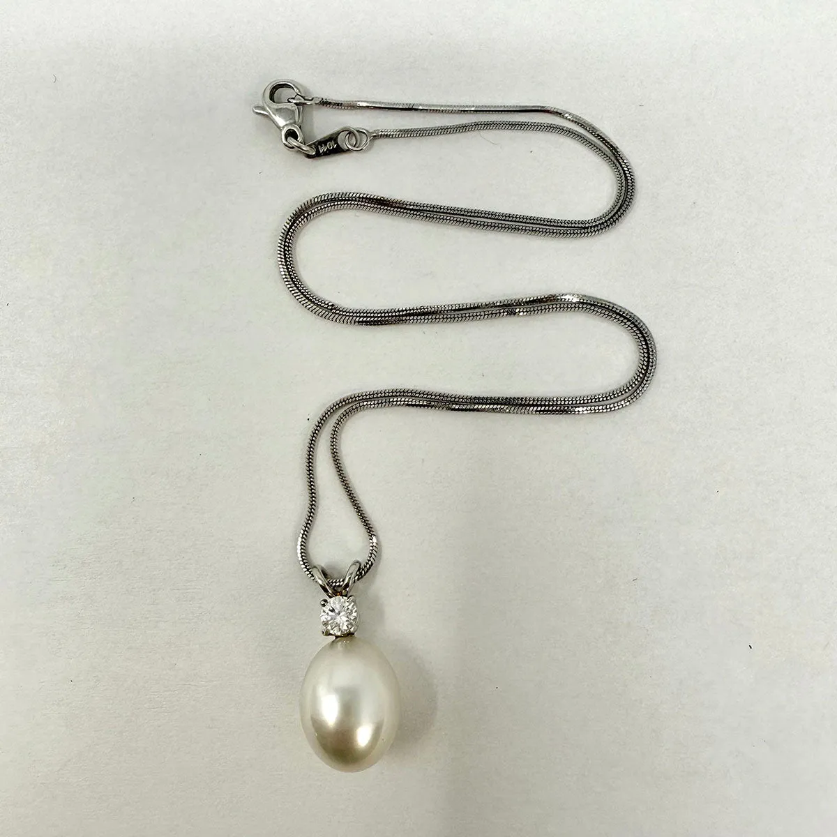 Platinum Necklace with Pearl and Diamond Pendant