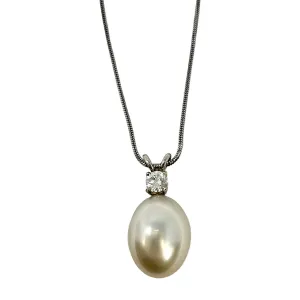 Platinum Necklace with Pearl and Diamond Pendant