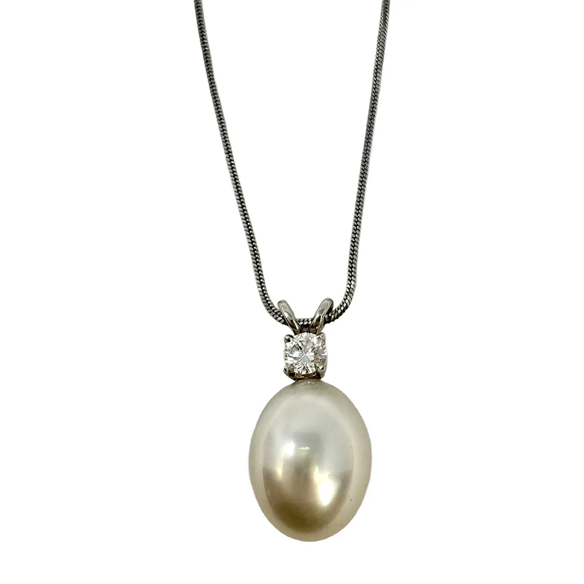Platinum Necklace with Pearl and Diamond Pendant