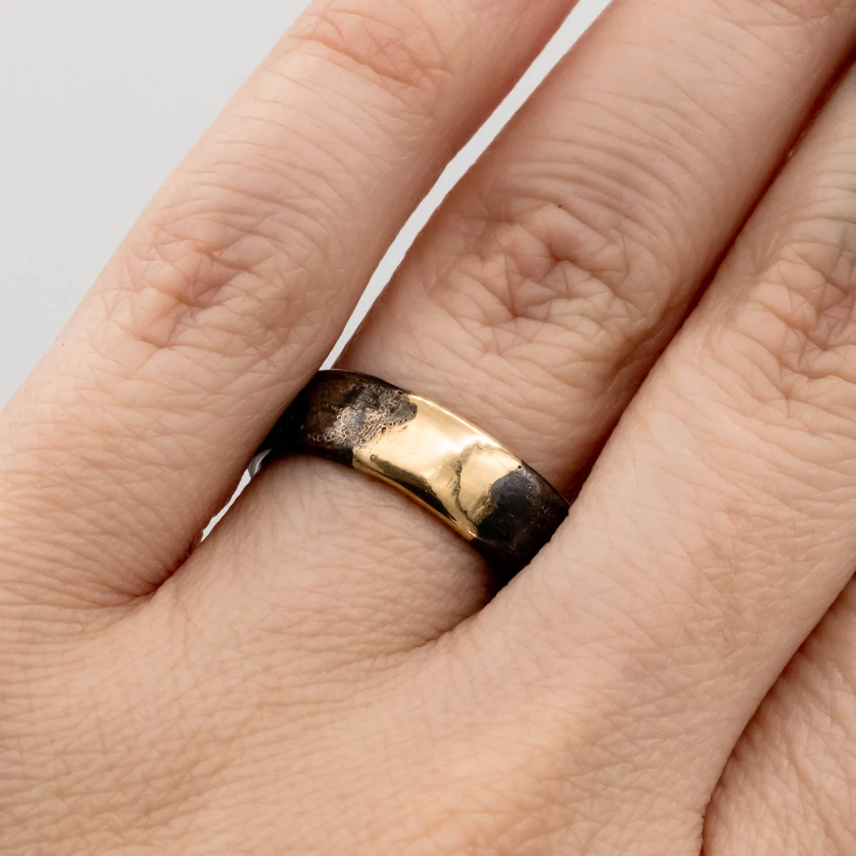 Relic Black & Gold Band