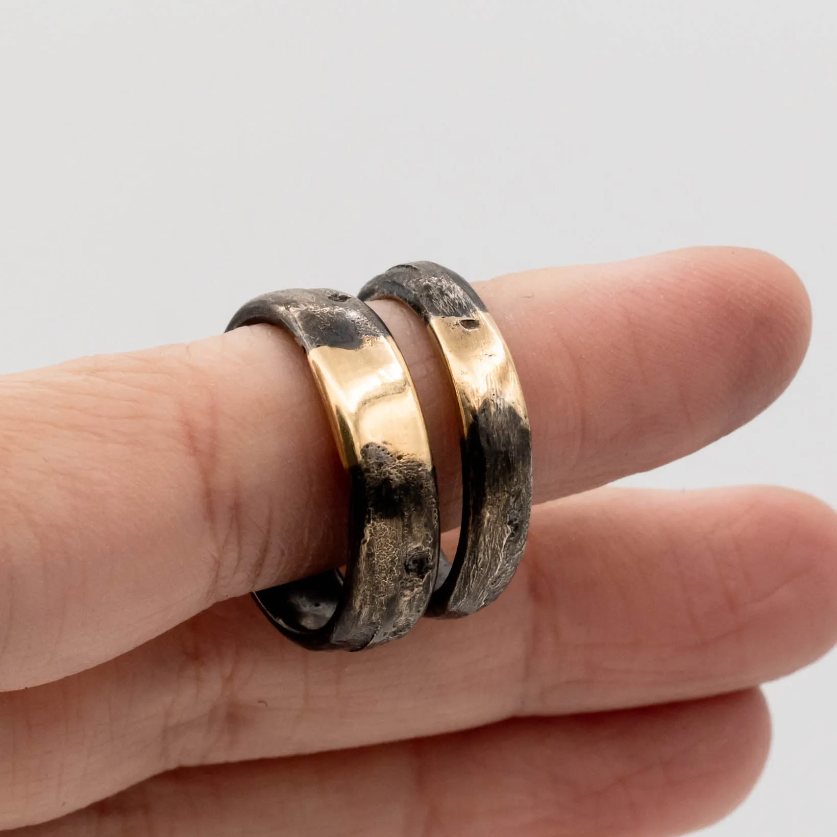 Relic Black & Gold Band