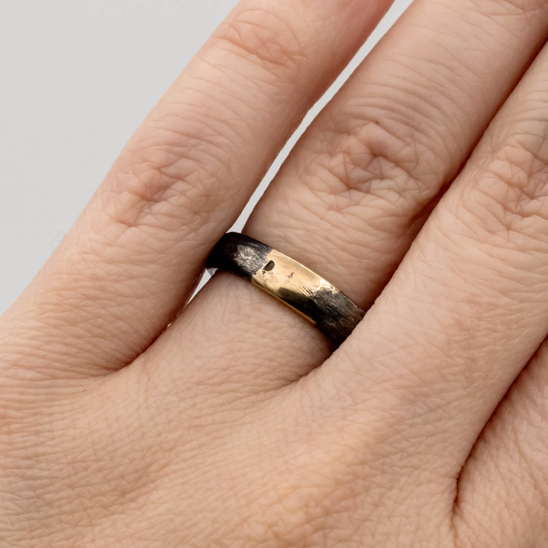 Relic Black & Gold Band