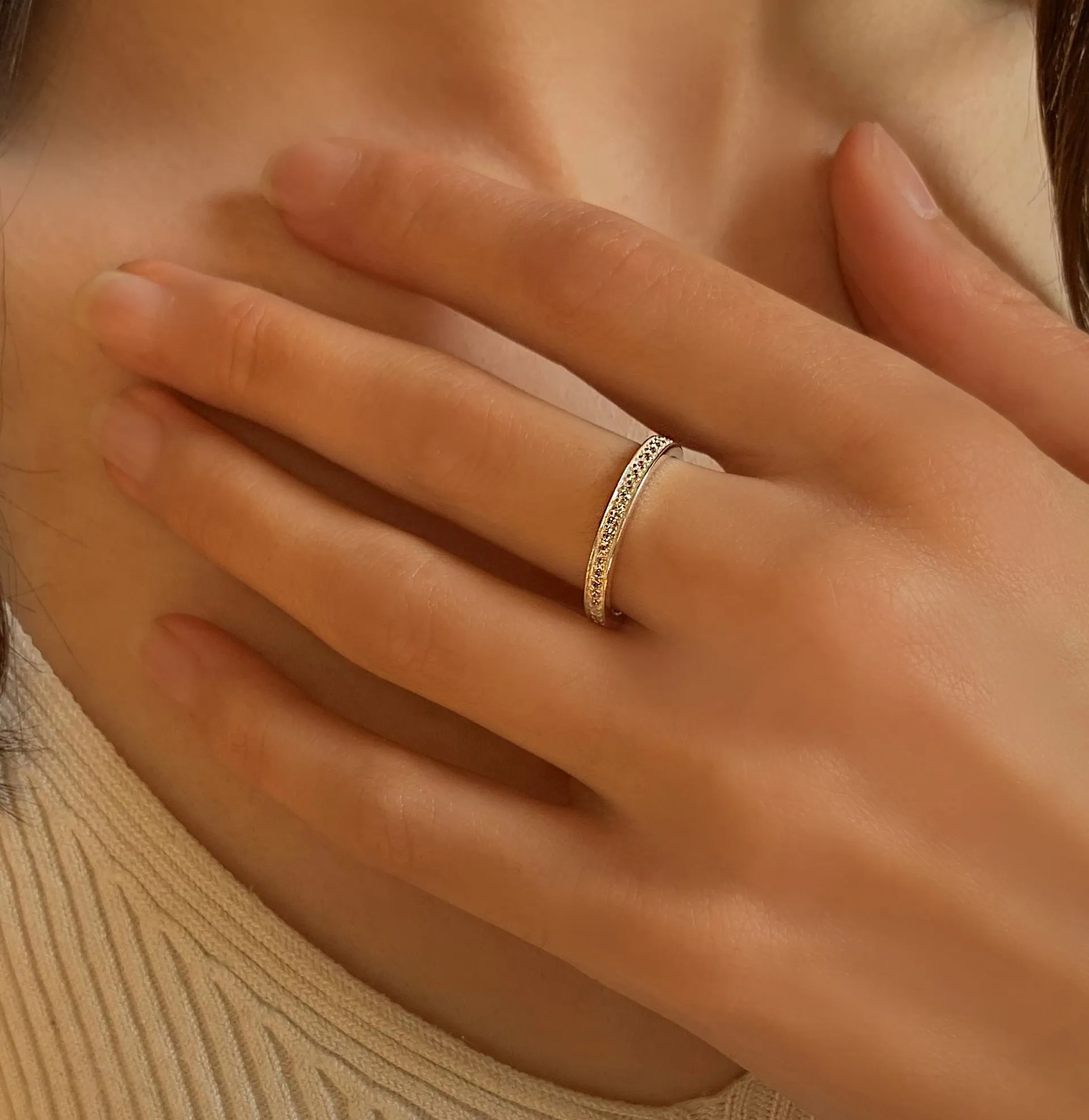 Rhodium plated 925 silver ring assembled with zirconium oxide