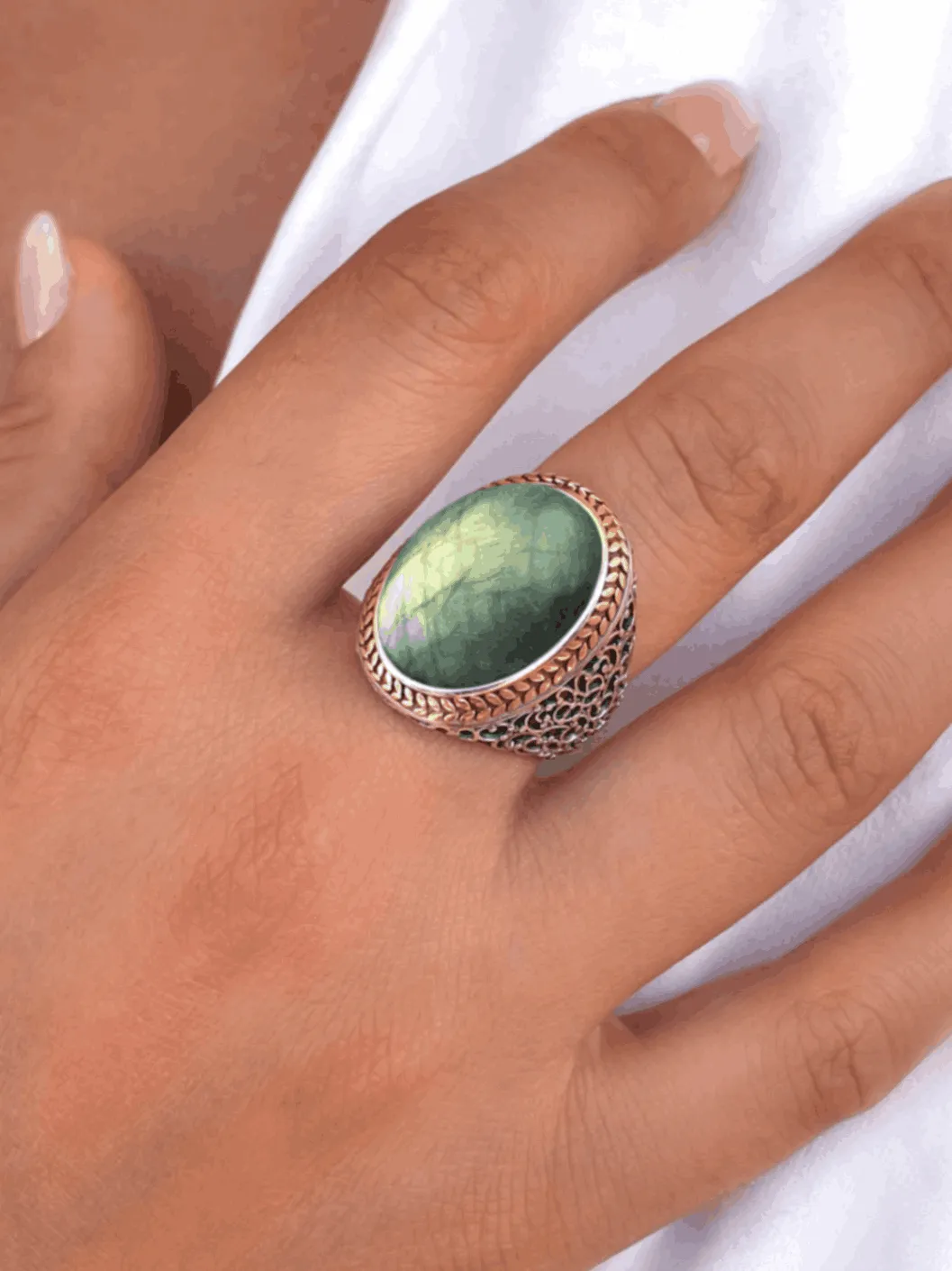 Ring in 925 Silver plated Silver and 18k Yellow Gold assembled with Labradorite