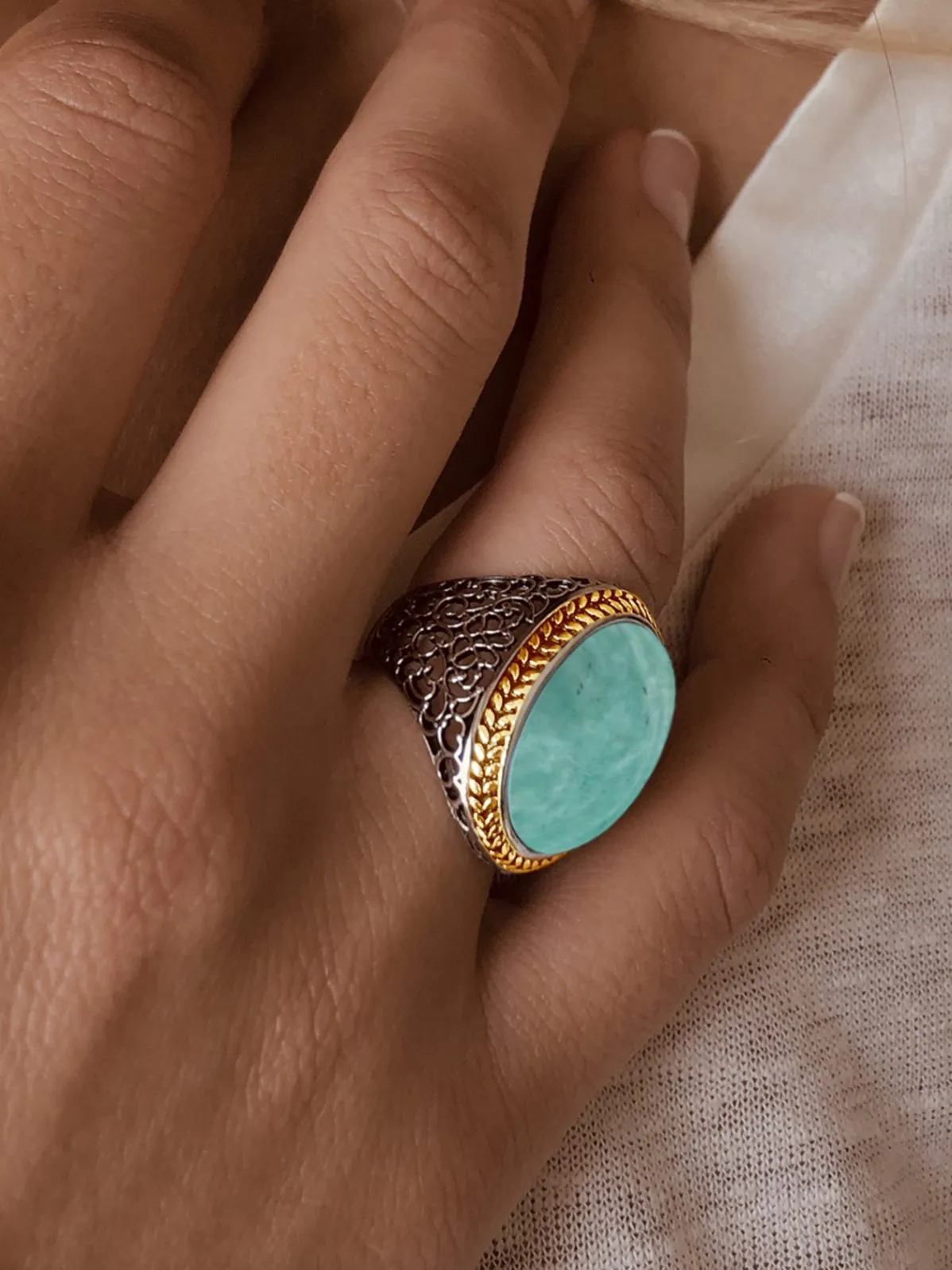 Ring in 925 Silver plated with Rhodium and 18k Yellow Gold assembled with Green Amazonite