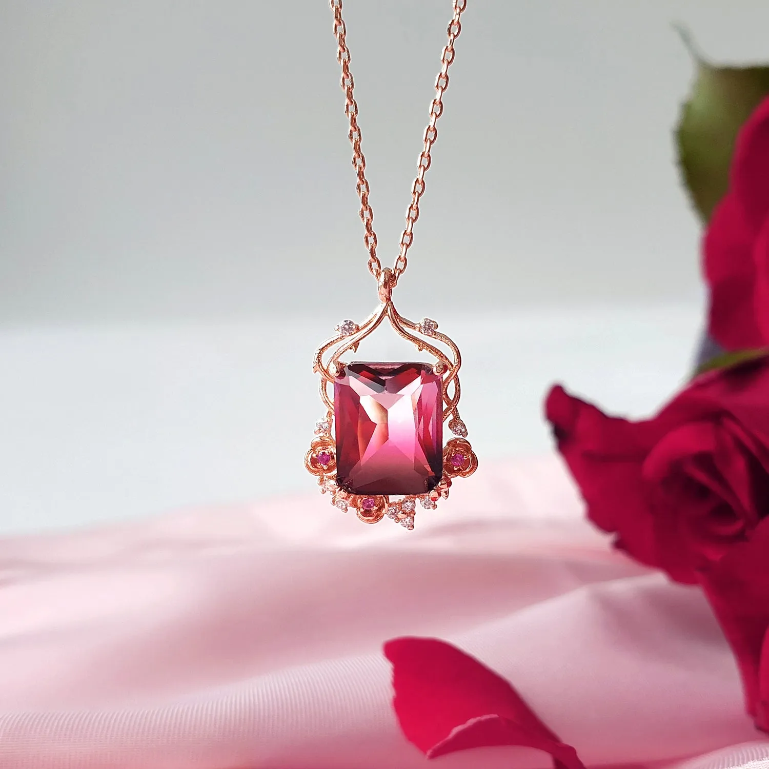 ROSE VALLEY Necklace