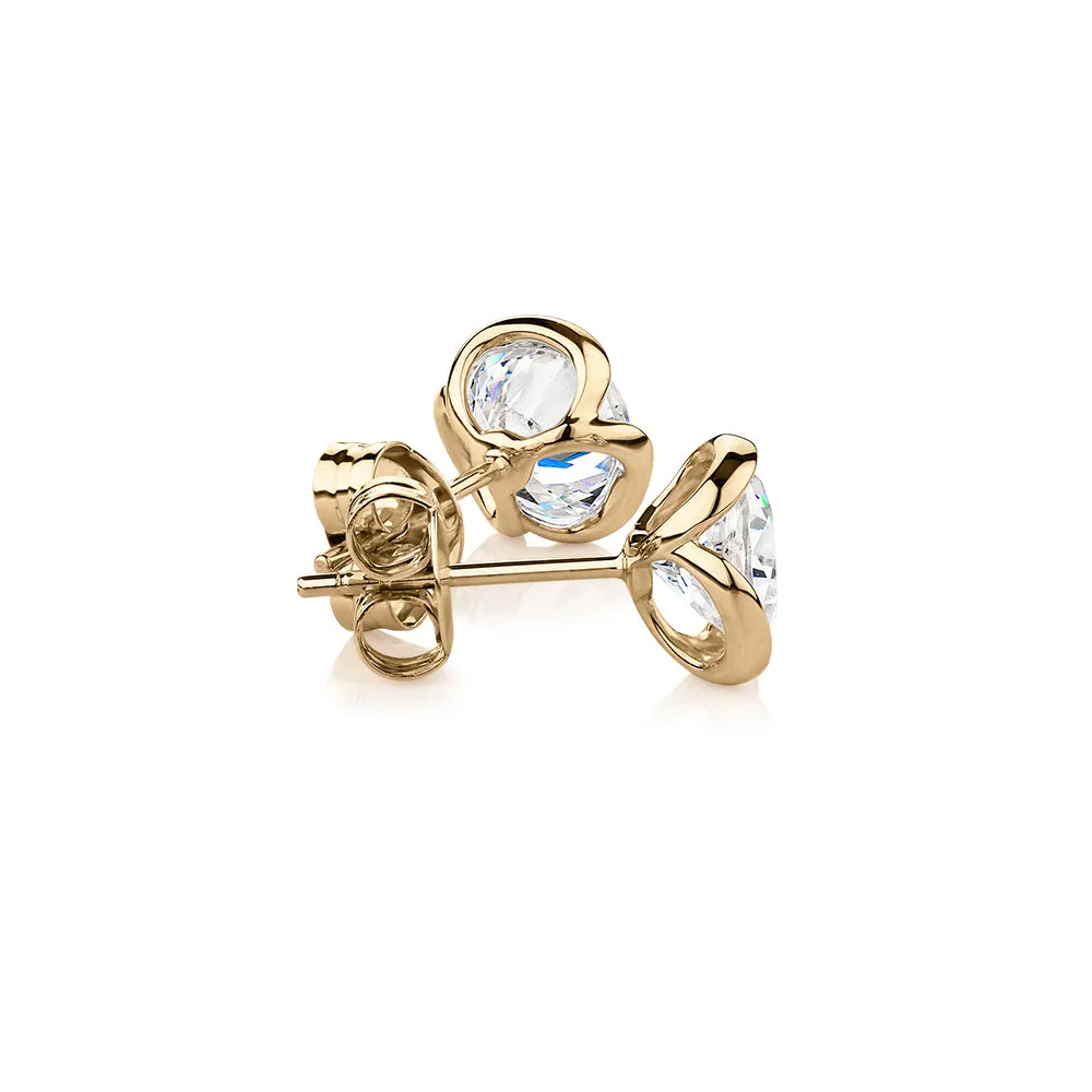Round Brilliant stud earrings with 2 carats* of diamond simulants in 10 carat yellow gold