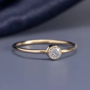 Round Diamond Stacking Ring | Yellow Gold