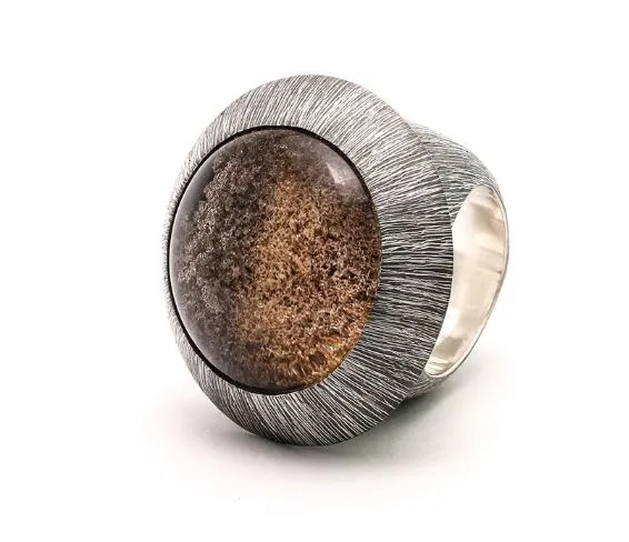 Round Iris Ring