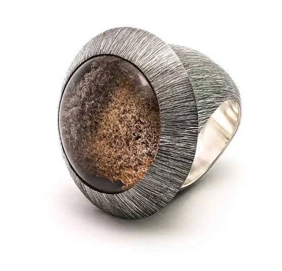 Round Iris Ring