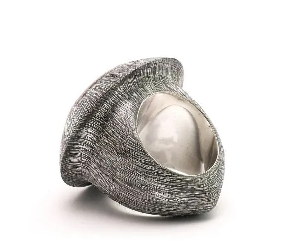 Round Iris Ring