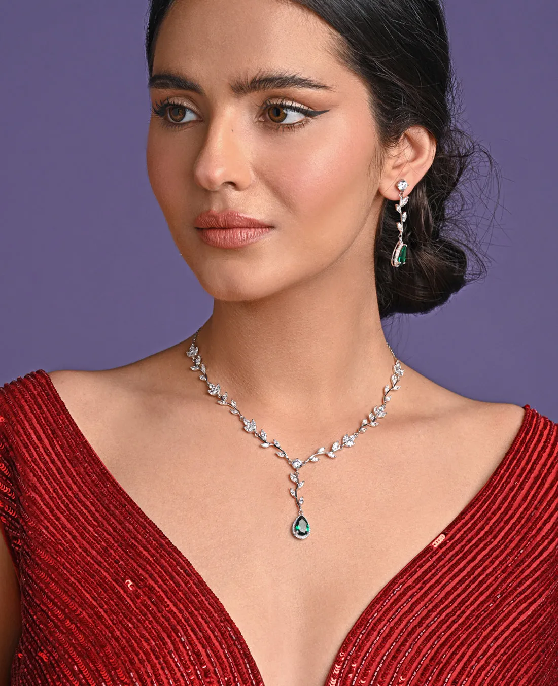 Silver Leafy Green Necklace Jewellery Set