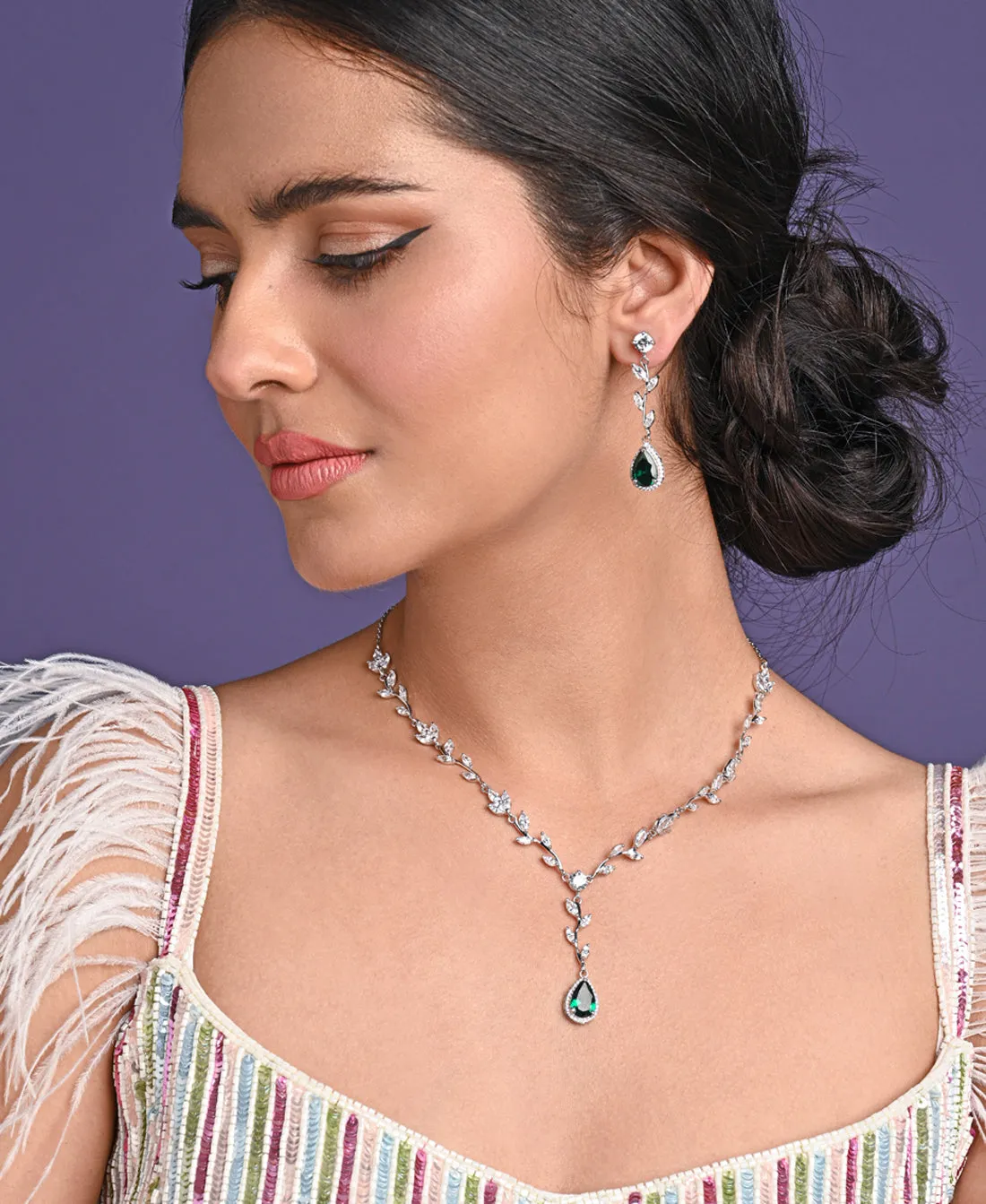 Silver Leafy Green Necklace Jewellery Set