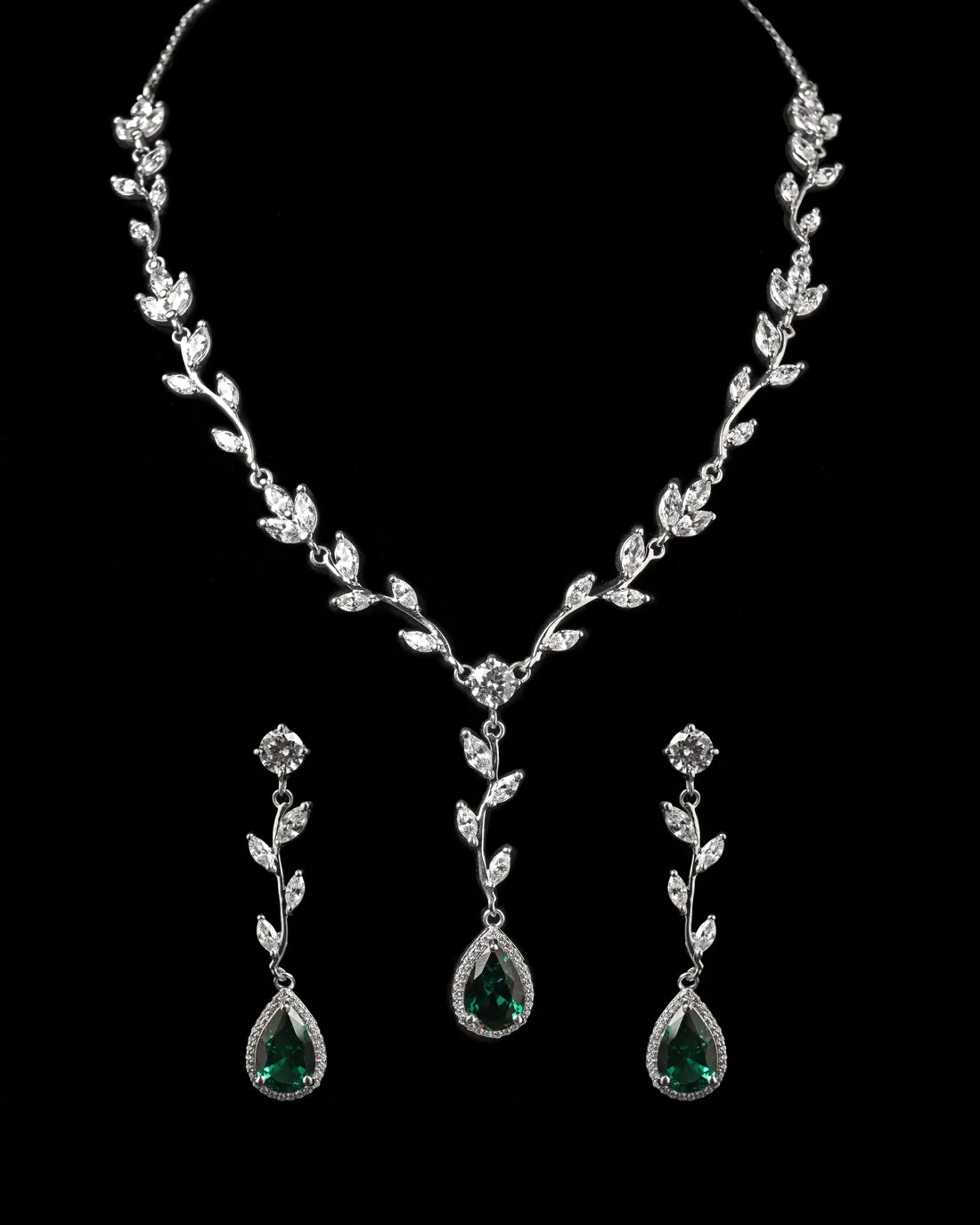 Silver Leafy Green Necklace Jewellery Set