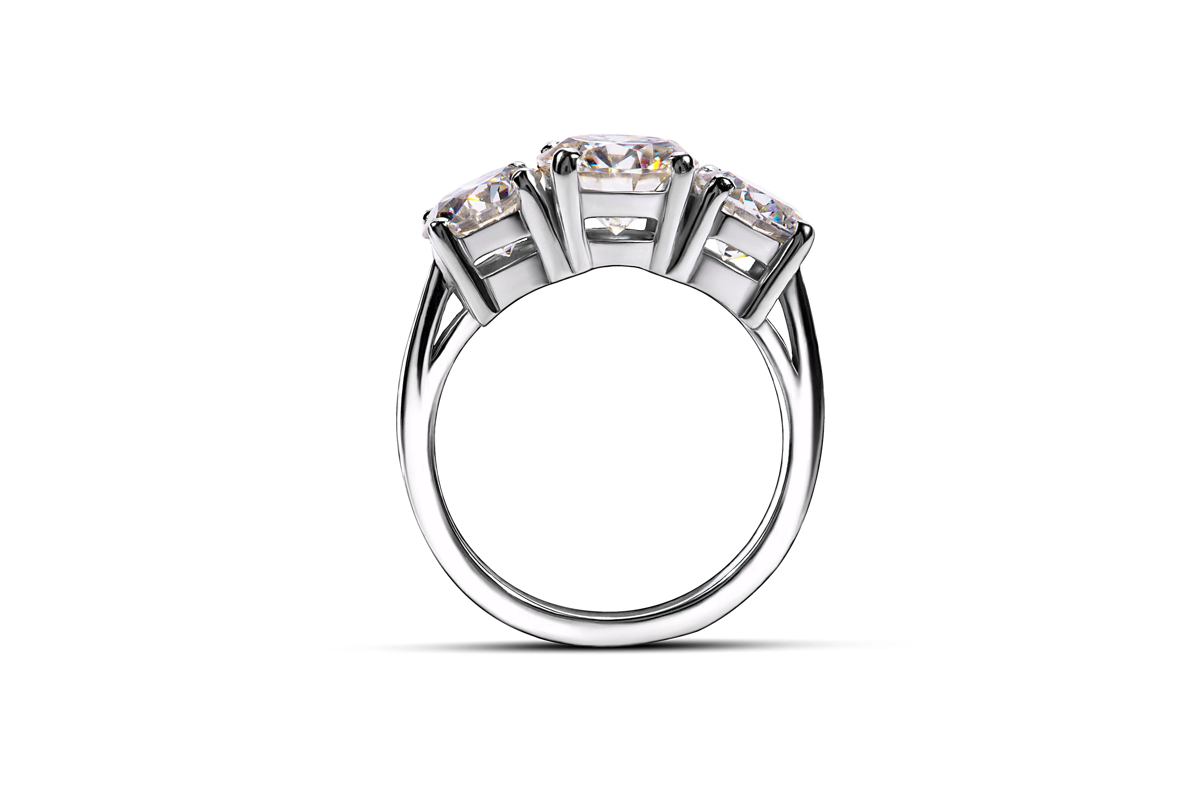 THE SOPHISTICATED STONES OF MOISSANITE RING