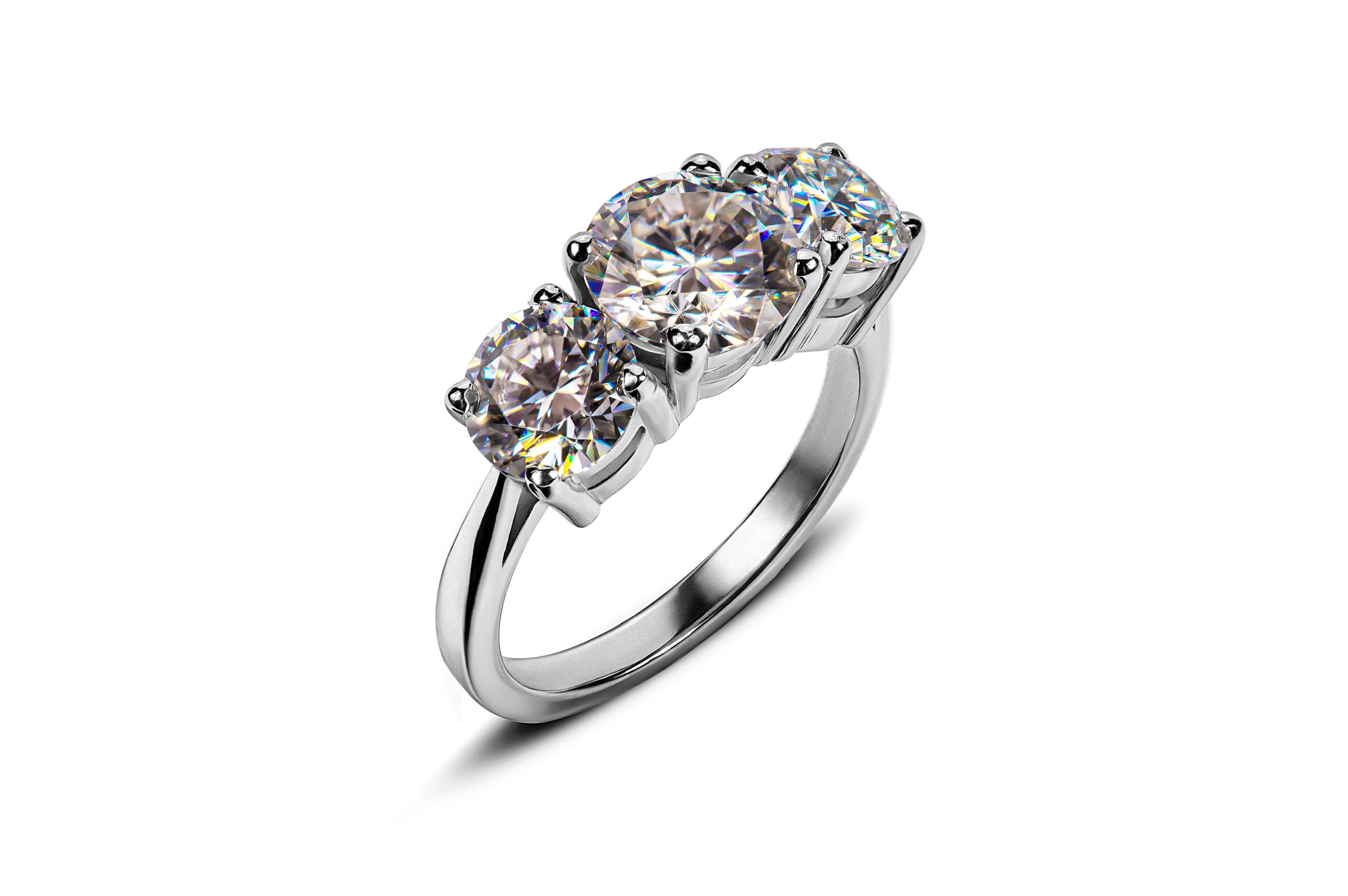 THE SOPHISTICATED STONES OF MOISSANITE RING