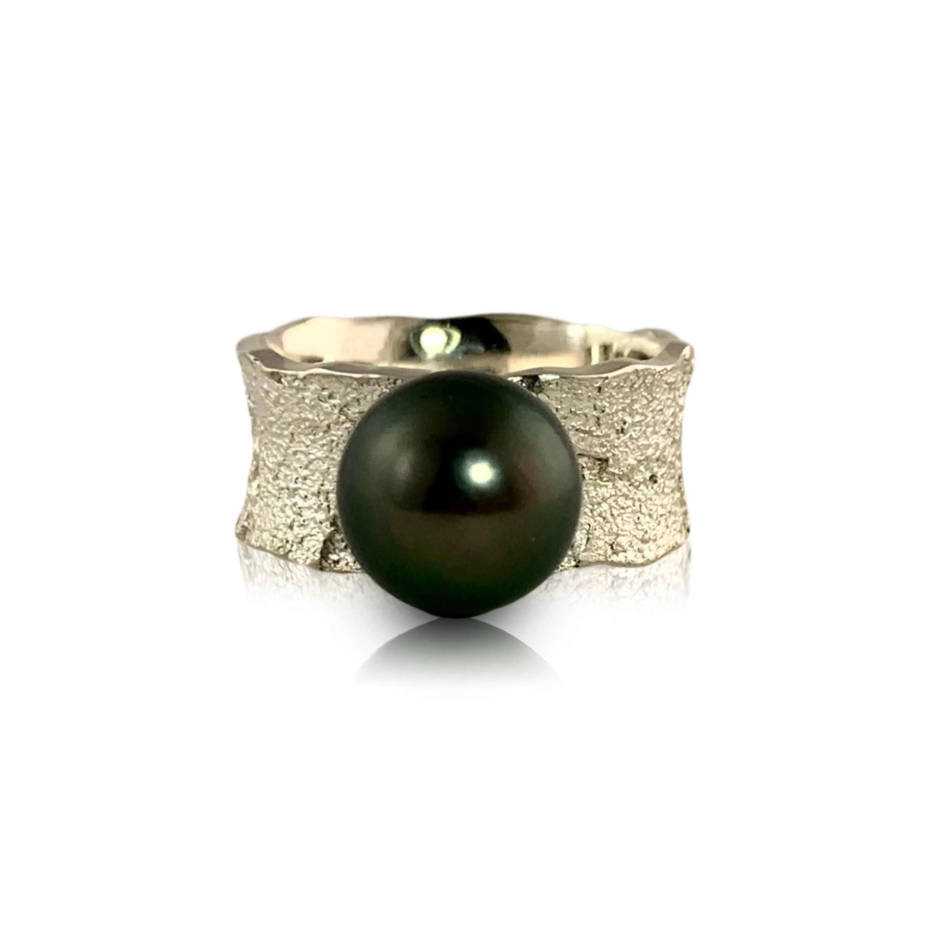 Tidal Band with Tahitian Pearl