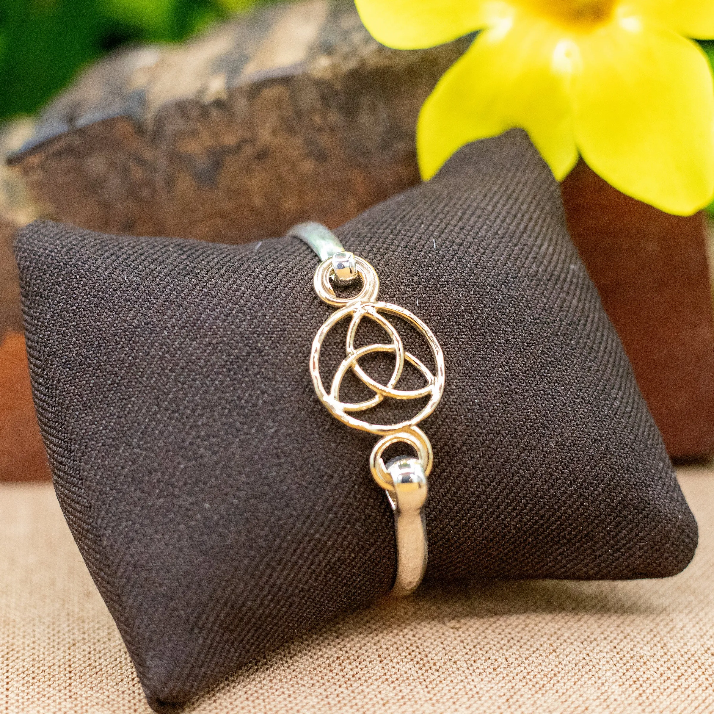 Trinity Knot 5mm Latching Bracelet