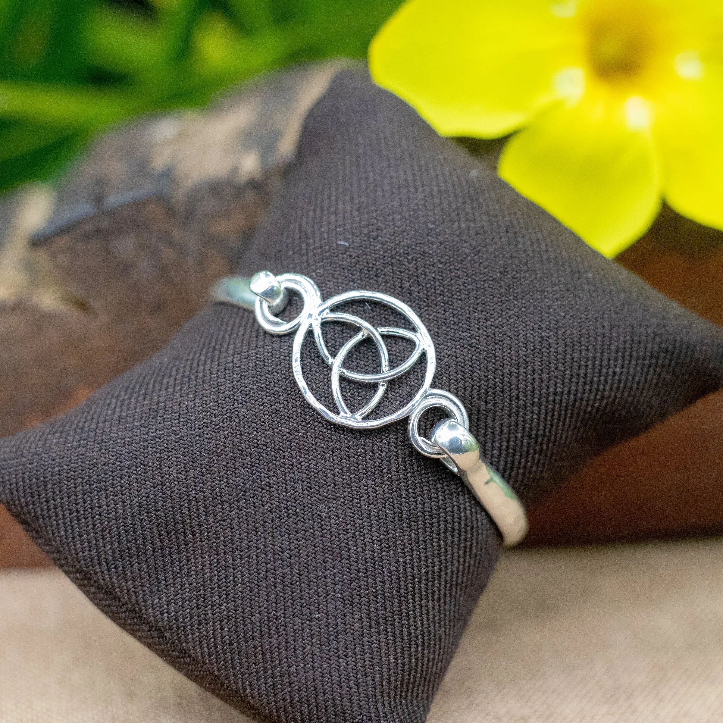 Trinity Knot 5mm Latching Bracelet